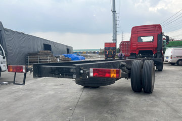 �����ؿ����� ݼӢ�� 4.5L���� 240���� 4X2 ��ʿ��8�� 9.8����������ʽ�ػ���ͼƬ