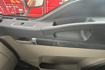 �����ؿ����� ݼӢ�� 4.5L���� 240���� 4X2 ��ʿ��8�� 9.8����������ʽ�ػ���ͼƬ