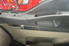 陕汽重卡龙骥 菁英版 4.5L柴油 240马力 4X2 法士特8档 9.8米翼开启厢式载货车