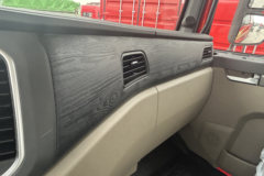 陕汽重卡龙骥 菁英版 4.5L柴油 240马力 4X2 法士特8档 9.8米翼开启厢式载货车