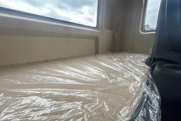 �����ؿ����� ݼӢ�� 4.5L���� 240���� 4X2 ��ʿ��8�� 9.8����������ʽ�ػ���ͼƬ