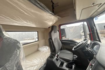 �����ؿ����� ݼӢ�� 4.5L���� 240���� 4X2 ��ʿ��8�� 9.8����������ʽ�ػ���ͼƬ