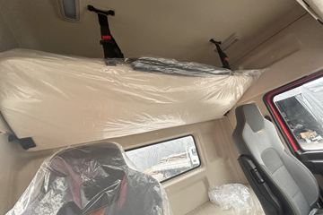 �����ؿ����� ݼӢ�� 4.5L���� 240���� 4X2 ��ʿ��8�� 9.8����������ʽ�ػ���ͼƬ