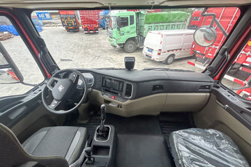 �����ؿ����� ݼӢ�� 4.5L���� 240���� 4X2 ��ʿ��8�� 9.8����������ʽ�ػ���ͼƬ