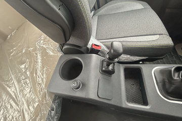 �����ؿ����� ݼӢ�� 4.5L���� 240���� 4X2 ��ʿ��8�� 9.8����������ʽ�ػ���ͼƬ