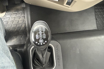 �����ؿ����� ݼӢ�� 4.5L���� 240���� 4X2 ��ʿ��8�� 9.8����������ʽ�ػ���ͼƬ