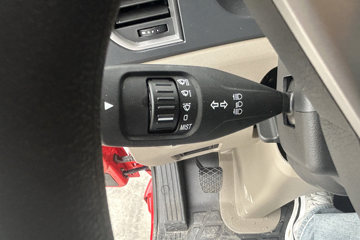 �����ؿ����� ݼӢ�� 4.5L���� 240���� 4X2 ��ʿ��8�� 9.8����������ʽ�ػ���ͼƬ