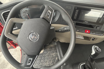 �����ؿ����� ݼӢ�� 4.5L���� 240���� 4X2 ��ʿ��8�� 9.8����������ʽ�ػ���ͼƬ