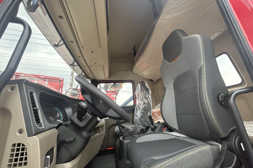 �����ؿ����� ݼӢ�� 4.5L���� 240���� 4X2 ��ʿ��8�� 9.8����������ʽ�ػ���ͼƬ