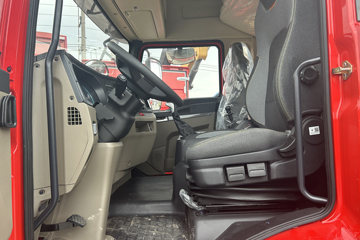 �����ؿ����� ݼӢ�� 4.5L���� 240���� 4X2 ��ʿ��8�� 9.8����������ʽ�ػ���ͼƬ