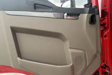 �����ؿ����� ݼӢ�� 4.5L���� 240���� 4X2 ��ʿ��8�� 9.8����������ʽ�ػ���ͼƬ