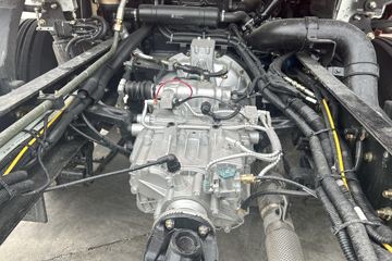 �����ؿ����� ݼӢ�� 4.5L���� 240���� 4X2 ��ʿ��8�� 9.8����������ʽ�ػ���ͼƬ