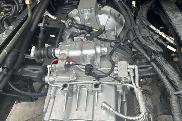 �����ؿ����� ݼӢ�� 4.5L���� 240���� 4X2 ��ʿ��8�� 9.8����������ʽ�ػ���ͼƬ