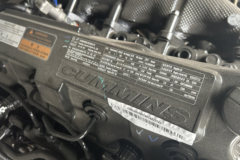 陕汽重卡龙骥 菁英版 4.5L柴油 240马力 4X2 法士特8档 9.8米翼开启厢式载货车