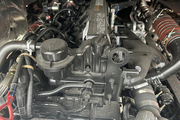 �����ؿ����� ݼӢ�� 4.5L���� 240���� 4X2 ��ʿ��8�� 9.8����������ʽ�ػ���ͼƬ