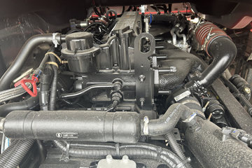 �����ؿ����� ݼӢ�� 4.5L���� 240���� 4X2 ��ʿ��8�� 9.8����������ʽ�ػ���ͼƬ