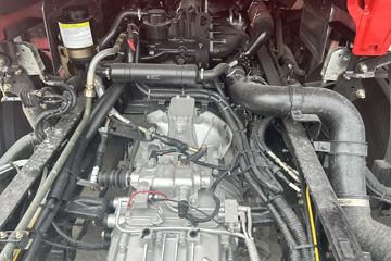 �����ؿ����� ݼӢ�� 4.5L���� 240���� 4X2 ��ʿ��8�� 9.8����������ʽ�ػ���ͼƬ