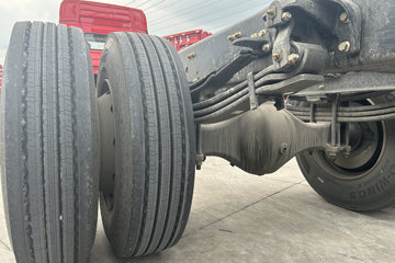 �����ؿ����� ݼӢ�� 4.5L���� 240���� 4X2 ��ʿ��8�� 9.8����������ʽ�ػ���ͼƬ