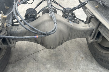 �����ؿ����� ݼӢ�� 4.5L���� 240���� 4X2 ��ʿ��8�� 9.8����������ʽ�ػ���ͼƬ