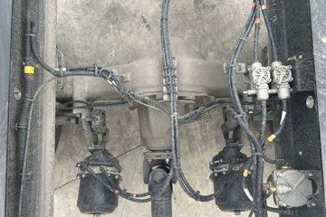 �����ؿ����� ݼӢ�� 4.5L���� 240���� 4X2 ��ʿ��8�� 9.8����������ʽ�ػ���ͼƬ