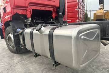 �����ؿ����� ݼӢ�� 4.5L���� 240���� 4X2 ��ʿ��8�� 9.8����������ʽ�ػ���ͼƬ