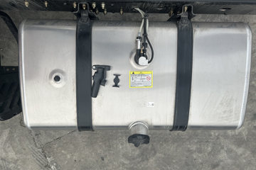 �����ؿ����� ݼӢ�� 4.5L���� 240���� 4X2 ��ʿ��8�� 9.8����������ʽ�ػ���ͼƬ