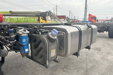 �����ؿ����� ݼӢ�� 4.5L���� 240���� 4X2 ��ʿ��8�� 9.8����������ʽ�ػ���ͼƬ