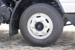 江淮 骏铃A9 舒适版 2.5L柴油 172马力 星瑞6档 3.85米排半栏板轻卡