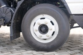 骏铃A9&nbsp;载货车底盘                                                图片