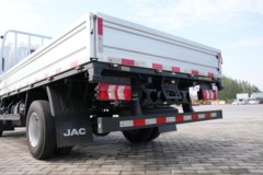 江淮 骏铃A9 舒适版 2.5L柴油 172马力 星瑞6档 3.85米排半栏板轻卡