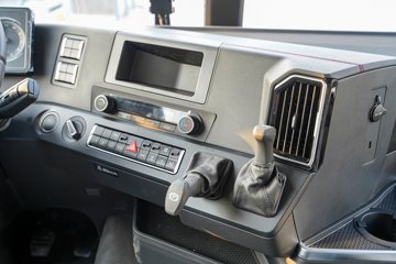 �����ǵ¿�SITRAK G7M 6X4 ���綯ǣ���� ����ʱ��528kWhͼƬ