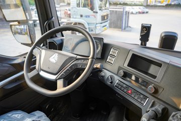 �����ǵ¿�SITRAK G7M 6X4 ���綯ǣ���� ����ʱ��528kWhͼƬ