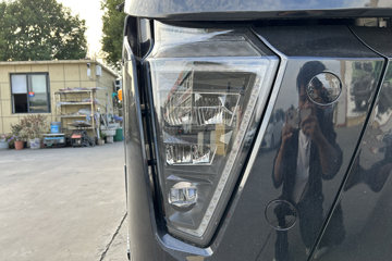 �����ƺ�H7 14.6L LNG 630���� 6X4 �й�����16�� AMT�Զ��� ǣ����ͼƬ