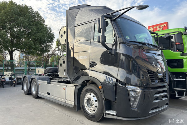 重汽黄河H7 14.6L LNG 630马力 6X4 中国重汽16档 AMT自动档 牵引车图片