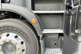 黄河H7&nbsp;牵引车驾驶室                                               图片