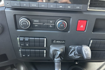 �����ƺ�H7 14.6L LNG 630���� 6X4 �й�����16�� AMT�Զ��� ǣ����ͼƬ
