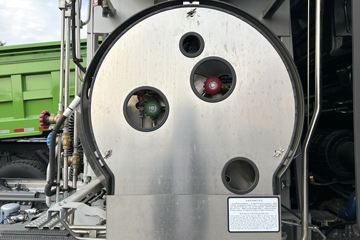 �����ƺ�H7 14.6L LNG 630���� 6X4 �й�����16�� AMT�Զ��� ǣ����ͼƬ