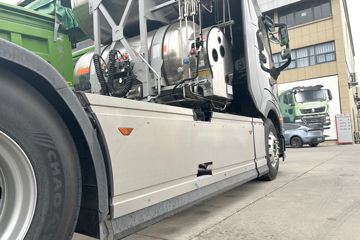 �����ƺ�H7 14.6L LNG 630���� 6X4 �й�����16�� AMT�Զ��� ǣ����ͼƬ