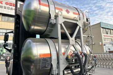 �����ƺ�H7 14.6L LNG 630���� 6X4 �й�����16�� AMT�Զ��� ǣ����ͼƬ