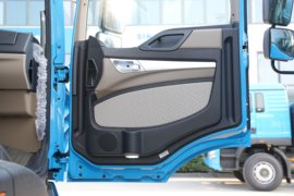 HOWO TX EV&nbsp;电动牵引车驾驶室图片