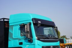 中国重汽成都商用车豪沃V7-X 6X4 换电式纯电动牵引车 宁德时代400kWh