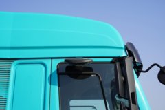 中国重汽成都商用车豪沃V7-X 6X4 换电式纯电动牵引车 宁德时代400kWh