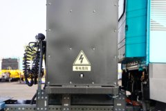 中国重汽成都商用车豪沃V7-X 6X4 换电式纯电动牵引车 宁德时代400kWh