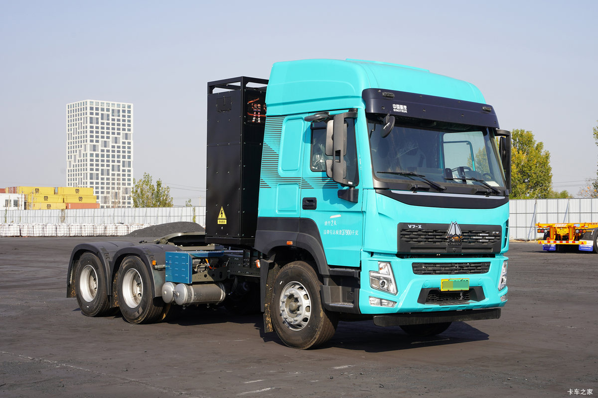 【图】中国重汽成都商用车豪沃V7-X 6X4 换电式纯电动牵引车 宁德时代400kWh_实拍图片_4089379_卡车之家