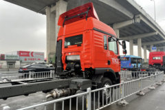 重汽HOWO TX7 4.6L柴油 240马力 中国重汽8档 9.6米厢式载货车