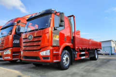 一汽解放 J6L中卡 经典版 240马力 4X2 6.75米栏板载货车(平顶)