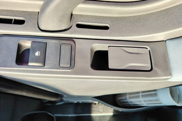 һ����� J6L�п� ����� 240���� 4X2 6.75�������ػ���(ƽ��)ͼƬ