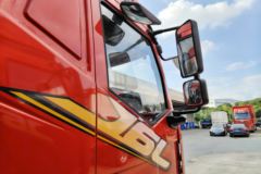 一汽解放 J6L 经典版 240马力 4X2 9.7米厢式载货车