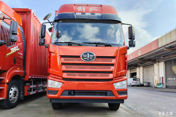 一汽解放 J6L中卡 经典版 260马力 4X2 9.75米厢式载货车(CA5181XXYP62K1L5E6)