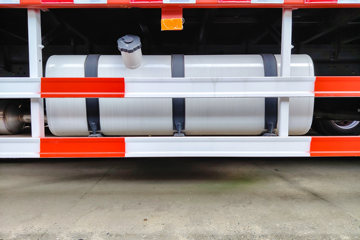 һ����� J6L ����� 240���� 4X2 9.7����ʽ�ػ���ͼƬ